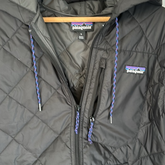 Patagonia hooded jacket.  Small - Picture 3 of 6